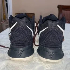 Kyrie friends size Good condition